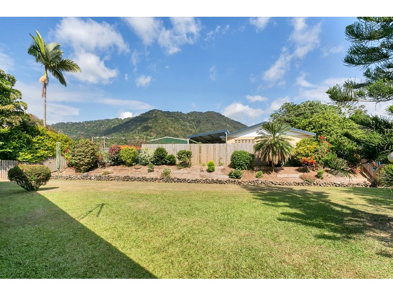 8 Jadana Close, Mooroobool QLD 4870