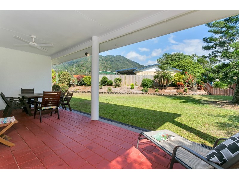 8 Jadana Close, Mooroobool QLD 4870