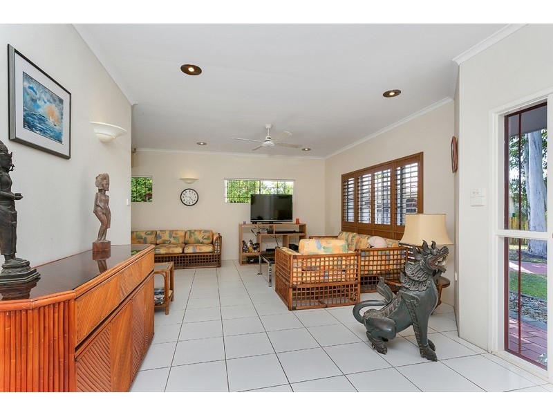 8 Jadana Close, Mooroobool QLD 4870