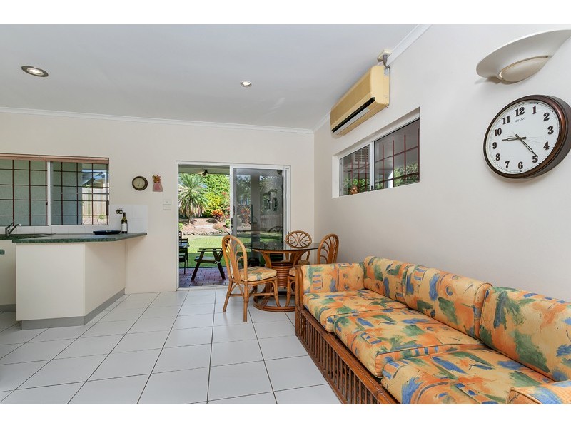 8 Jadana Close, Mooroobool QLD 4870