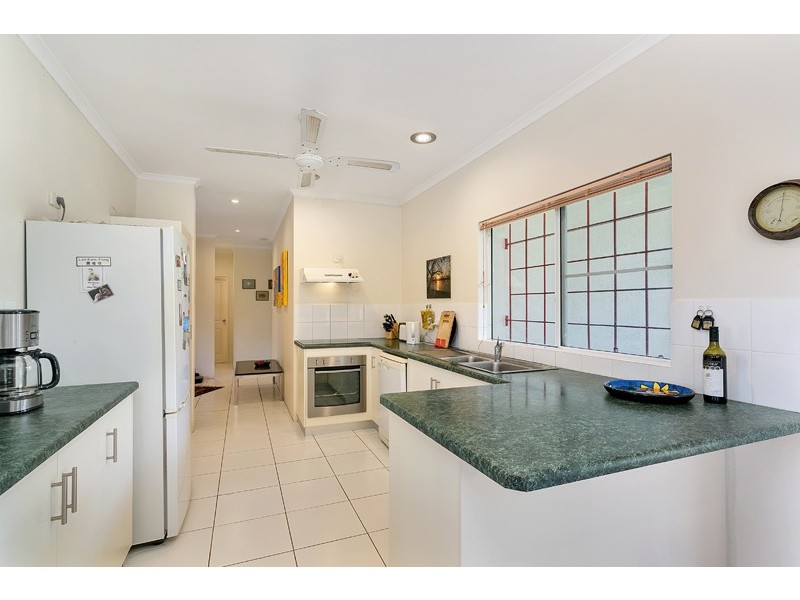 8 Jadana Close, Mooroobool QLD 4870