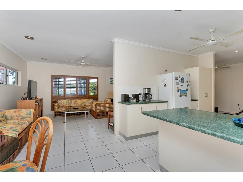 8 Jadana Close, Mooroobool QLD 4870