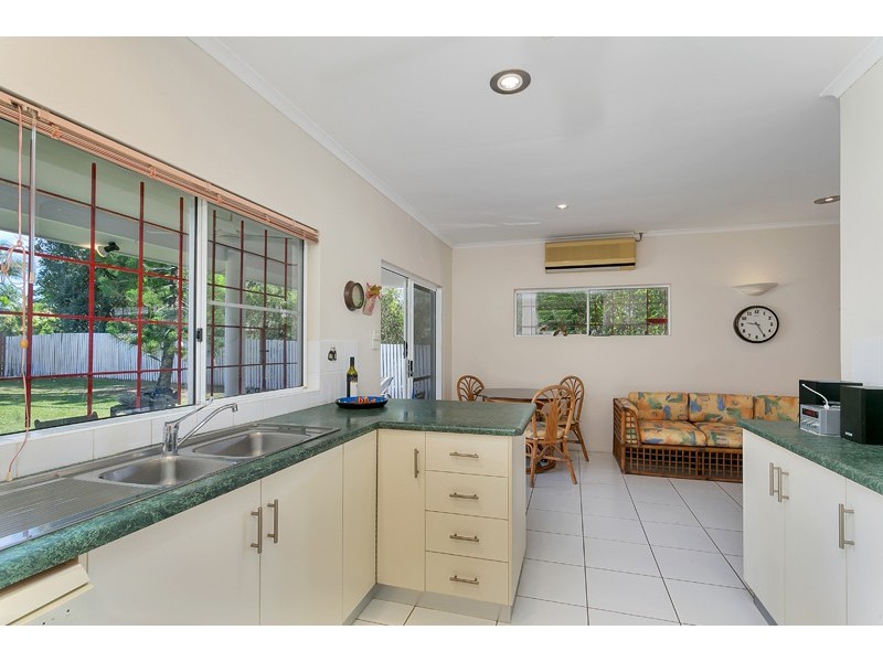 8 Jadana Close, Mooroobool QLD 4870