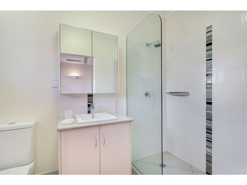 8 Jadana Close, Mooroobool QLD 4870