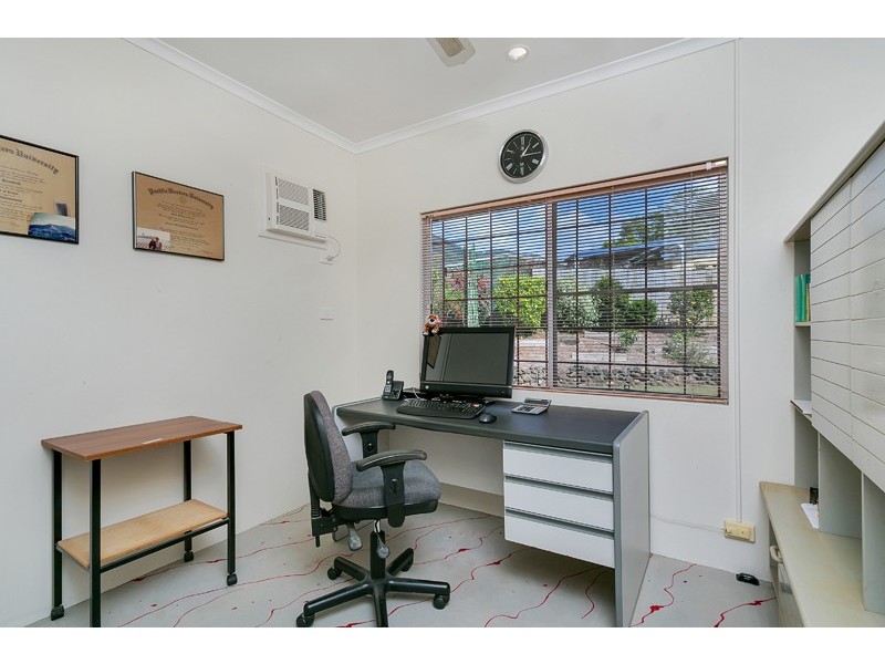 8 Jadana Close, Mooroobool QLD 4870