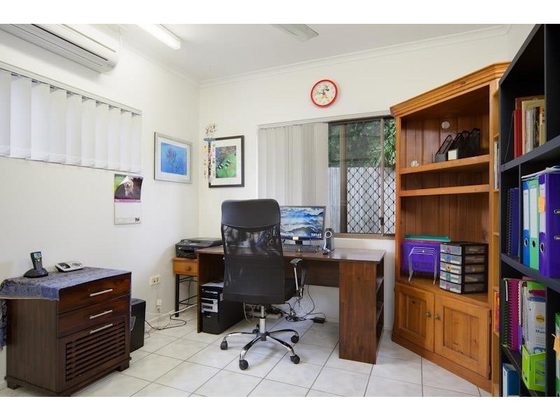 25 Pepperina Street, Mooroobool QLD 4870