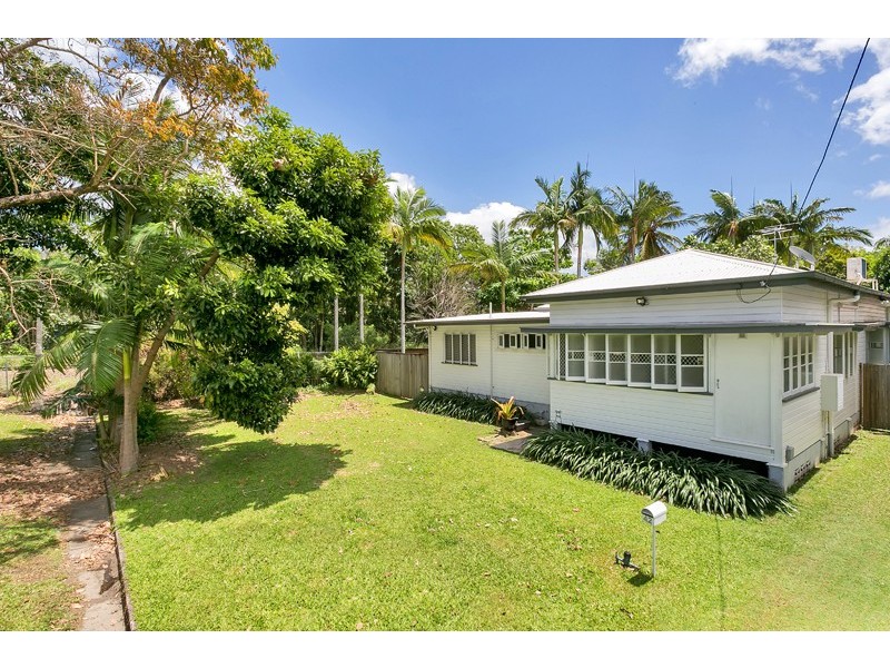 42 Lily Street, Cairns North QLD 4870