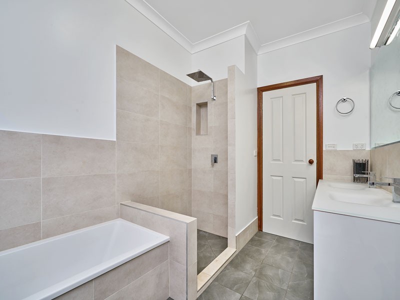 23 Callum Street, Mooroobool QLD 4870