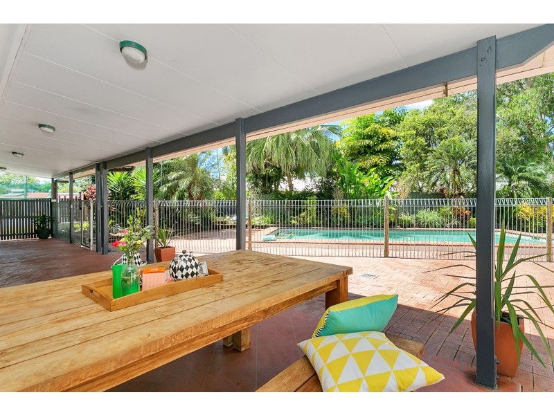 4 Briggs Close, Whitfield QLD 4870
