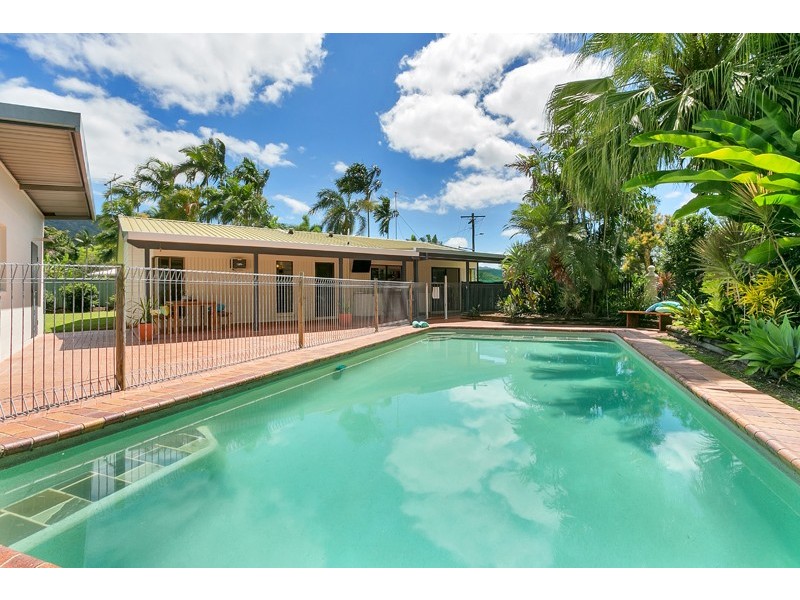4 Briggs Close, Whitfield QLD 4870