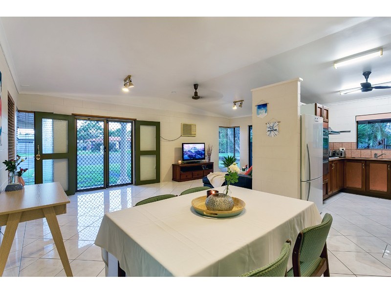 4 Briggs Close, Whitfield QLD 4870