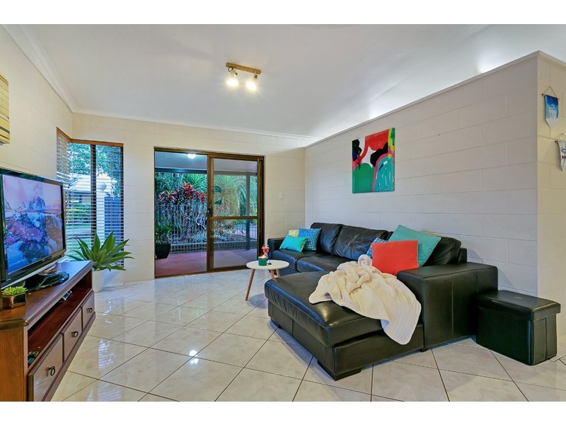 4 Briggs Close, Whitfield QLD 4870