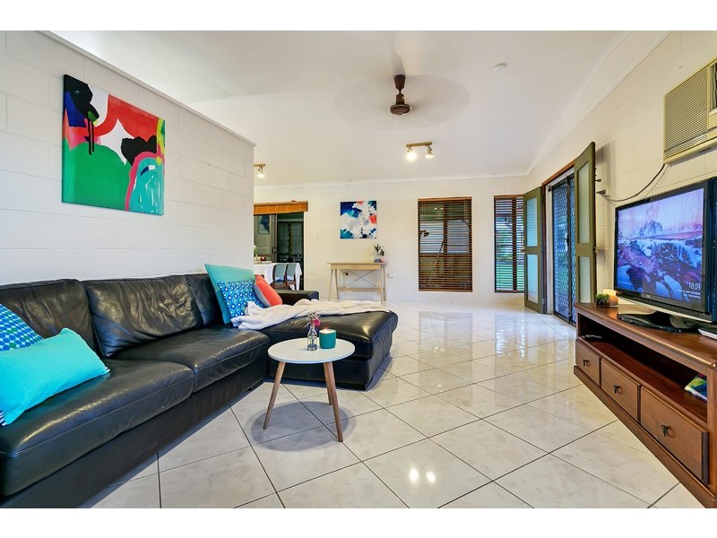 4 Briggs Close, Whitfield QLD 4870