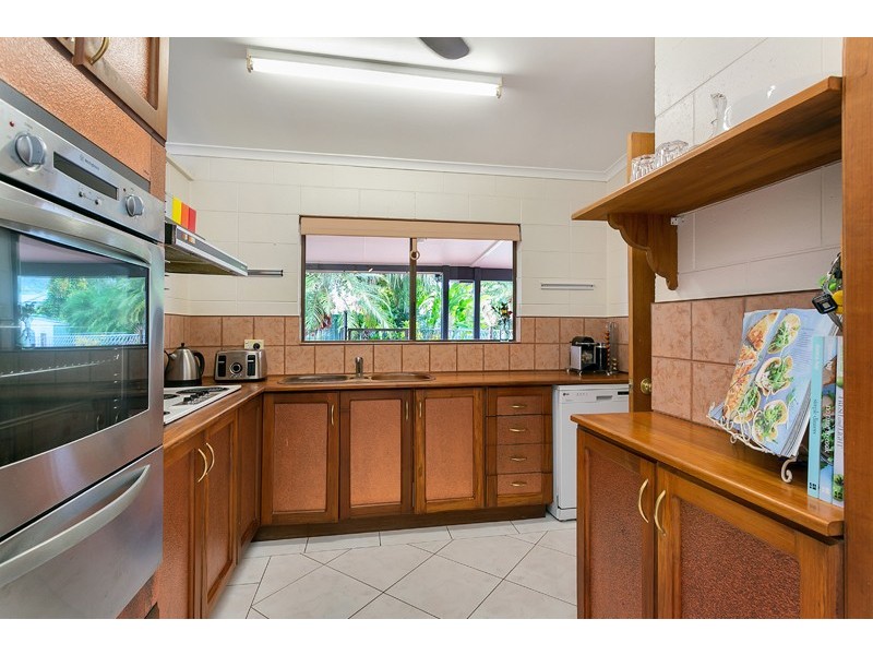 4 Briggs Close, Whitfield QLD 4870