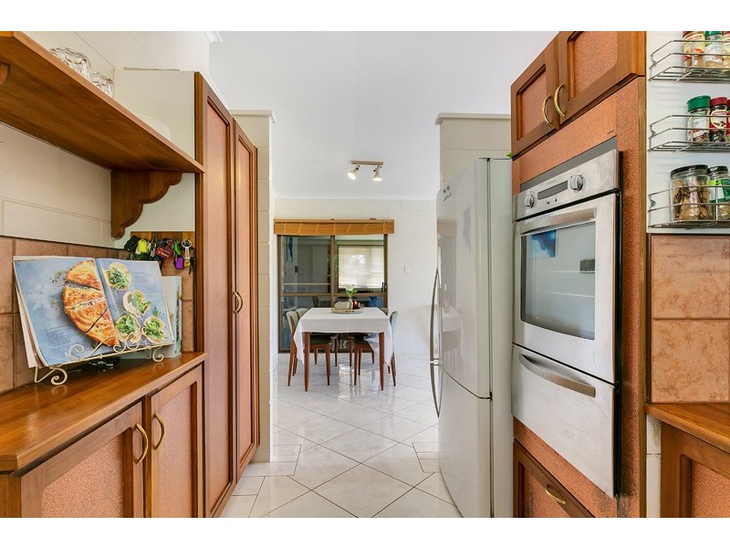 4 Briggs Close, Whitfield QLD 4870