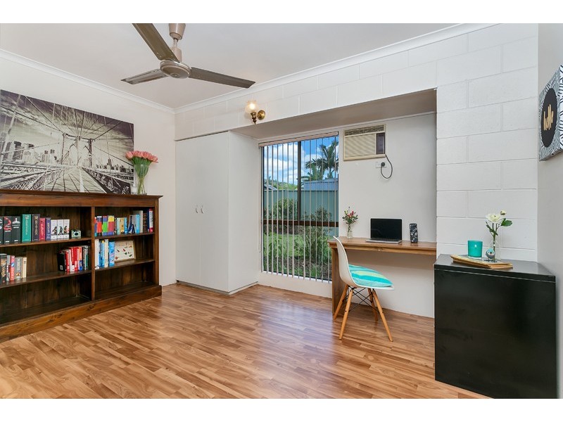 4 Briggs Close, Whitfield QLD 4870