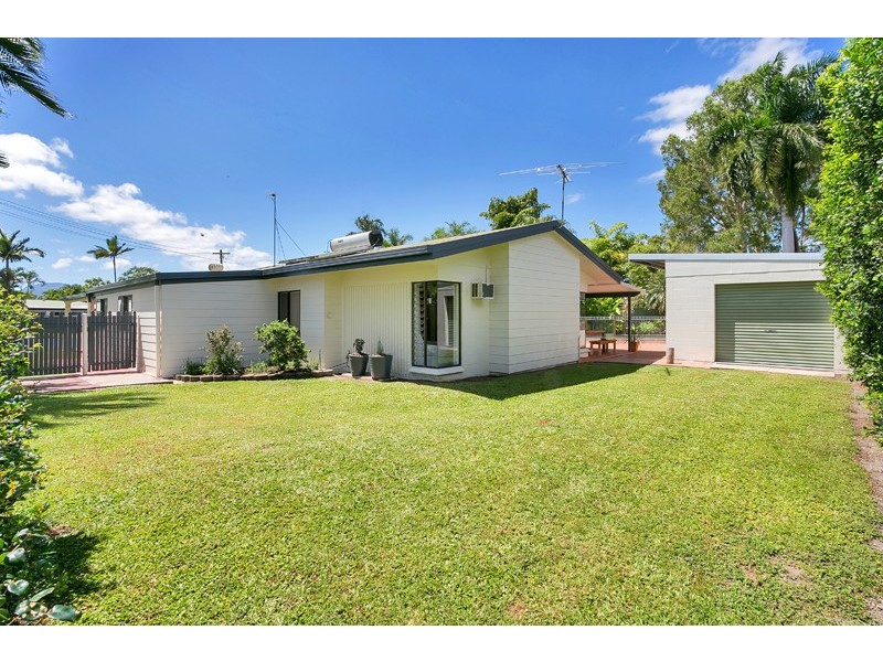 4 Briggs Close, Whitfield QLD 4870