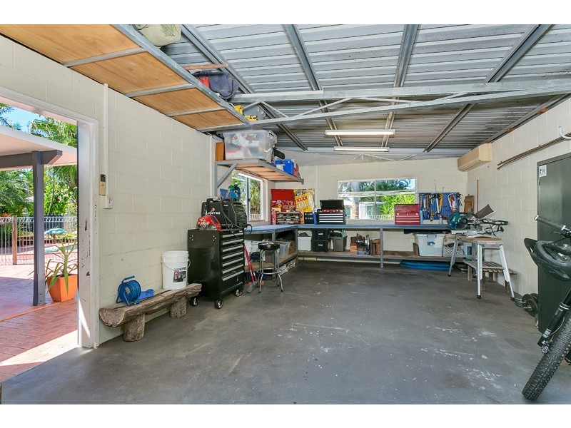 4 Briggs Close, Whitfield QLD 4870