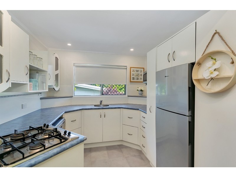 18 McGregor Street, Manoora QLD 4870