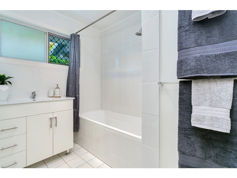 18 McGregor Street, Manoora QLD 4870