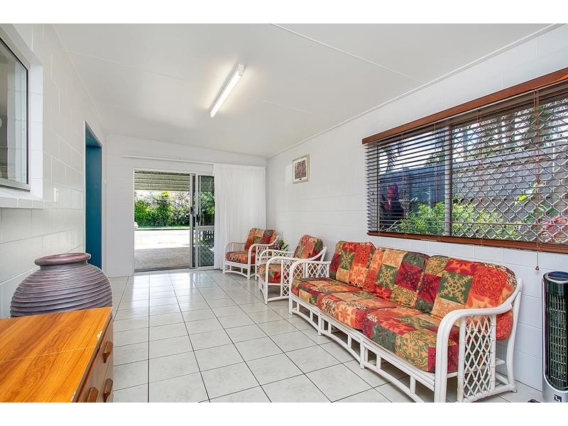 5 Frances Street, Mooroobool QLD 4870