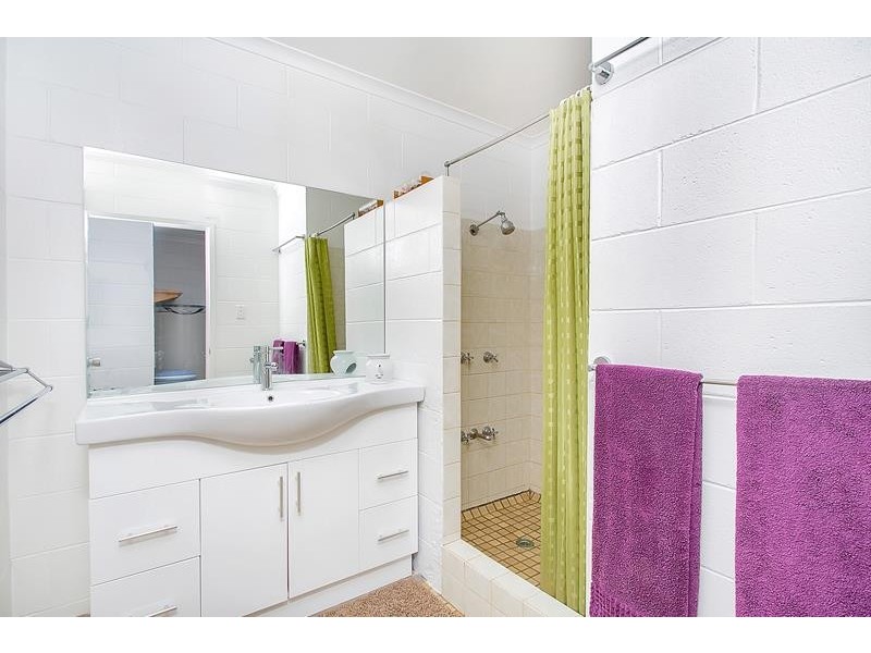 5 Frances Street, Mooroobool QLD 4870