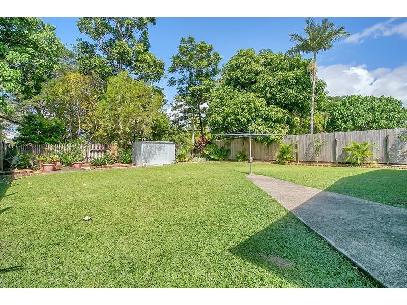 5 Frances Street, Mooroobool QLD 4870