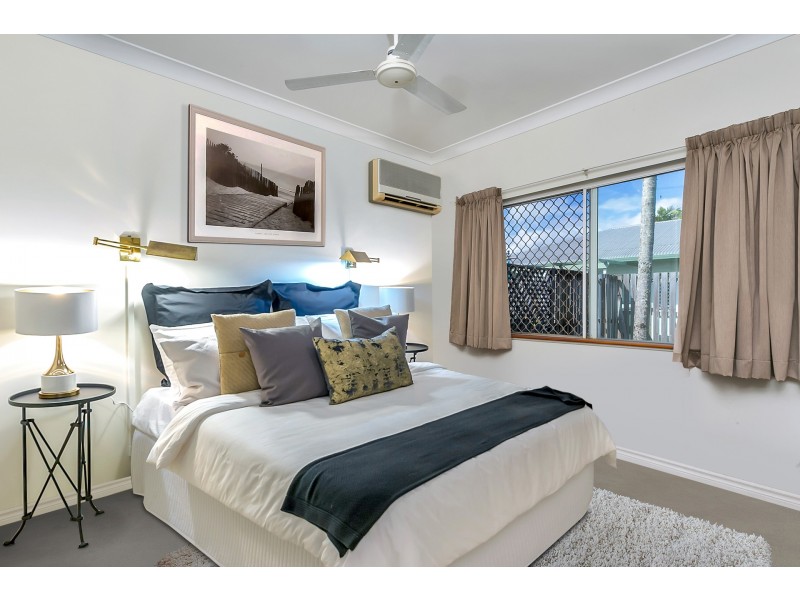 8/389-397 McCoombe Street, Mooroobool QLD 4870