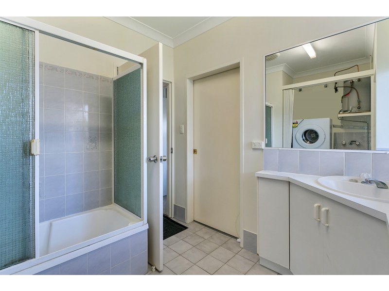 8/389-397 McCoombe Street, Mooroobool QLD 4870