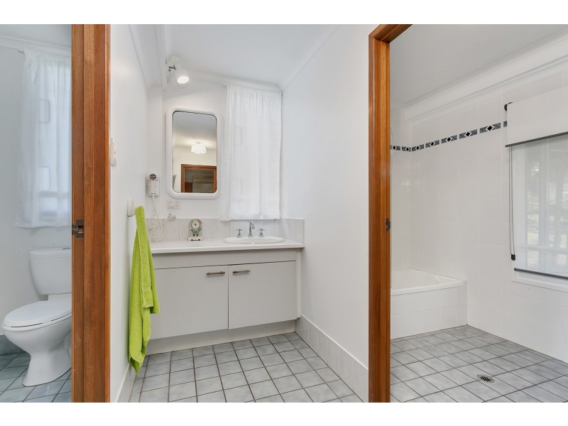 3 Nero Close, Mooroobool QLD 4870