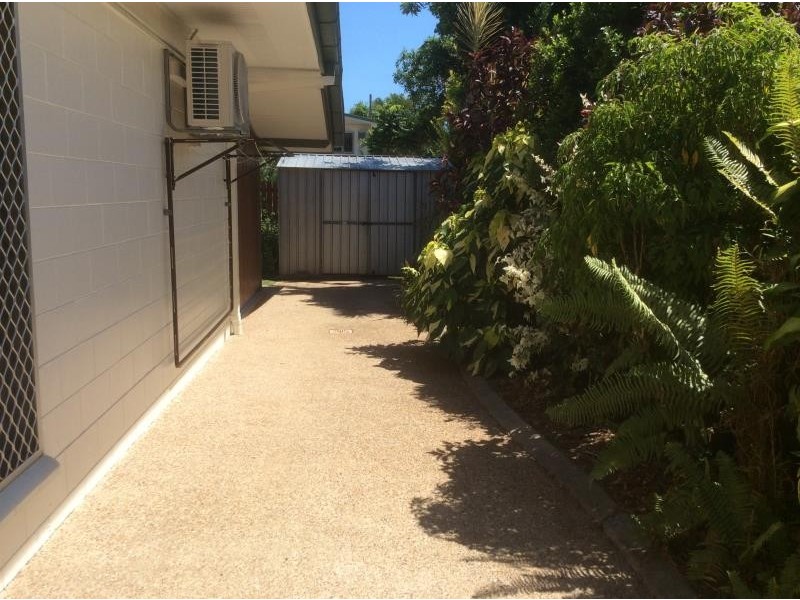 2/123 Greenslopes Street, Edge Hill QLD 4870