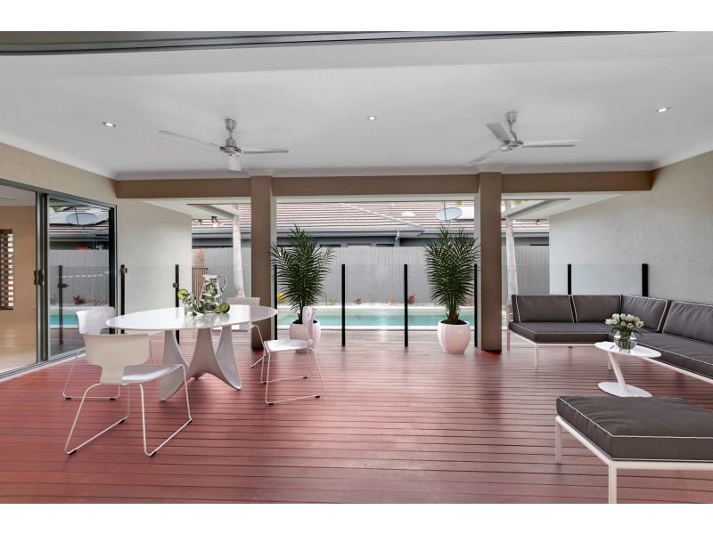 6 Savaii Close, Palm Cove QLD 4879