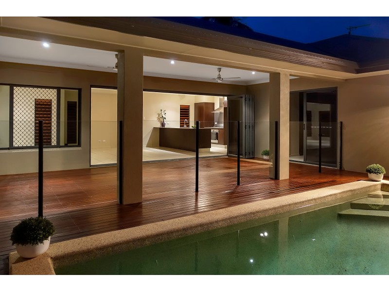 6 Savaii Close, Palm Cove QLD 4879