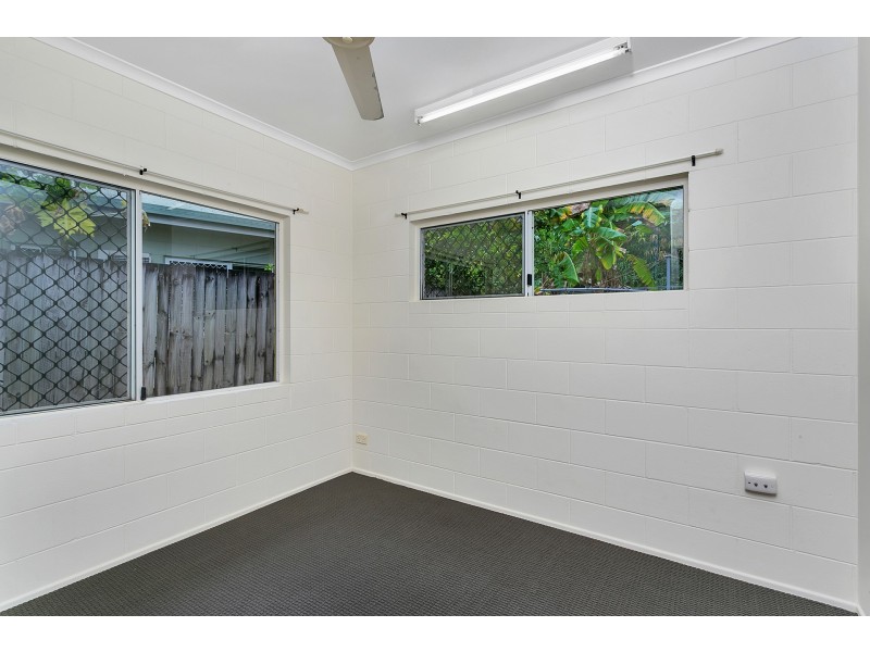 32 Dodd Court, Mooroobool QLD 4870