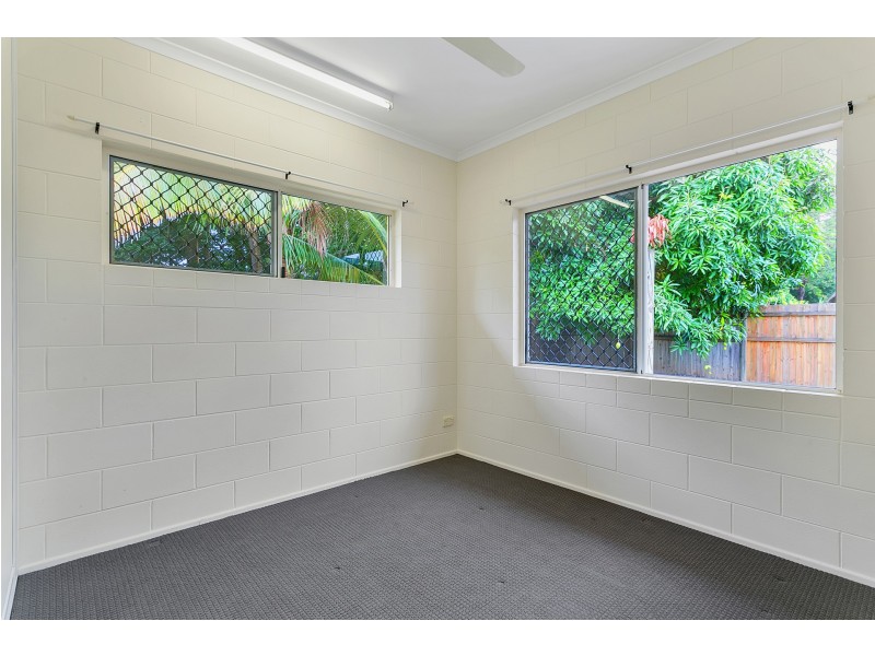 32 Dodd Court, Mooroobool QLD 4870