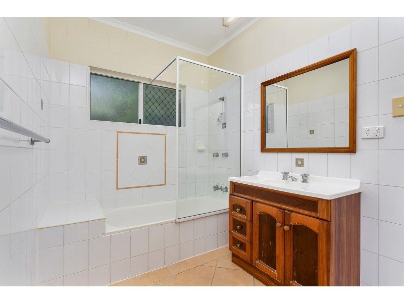 32 Dodd Court, Mooroobool QLD 4870