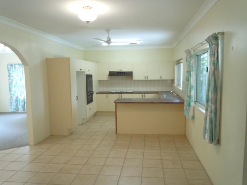 32 McFarlane Drive, Kanimbla QLD 4870