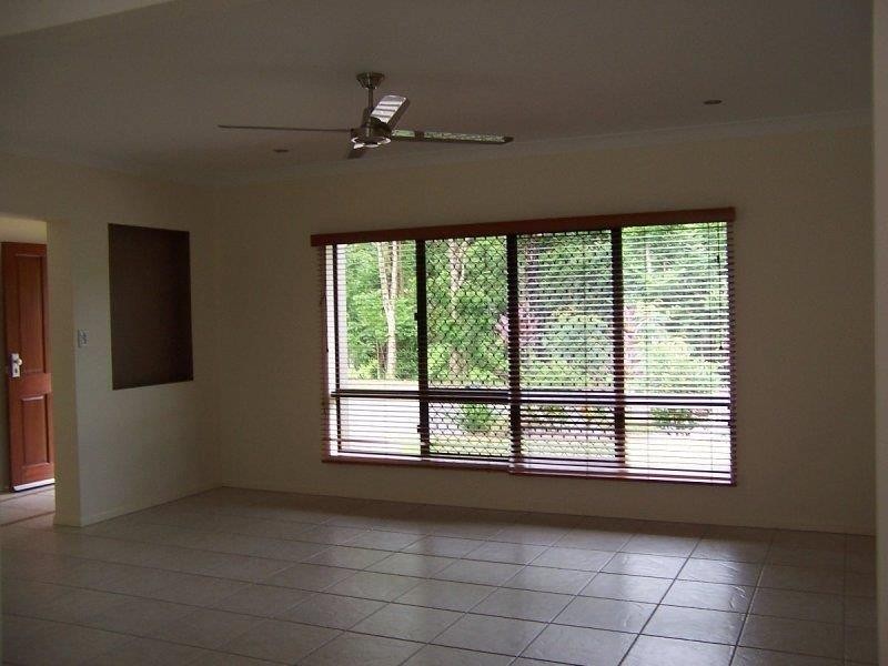 9 Huntley Crescent, Redlynch QLD 4870