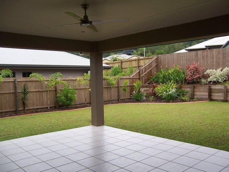 9 Huntley Crescent, Redlynch QLD 4870