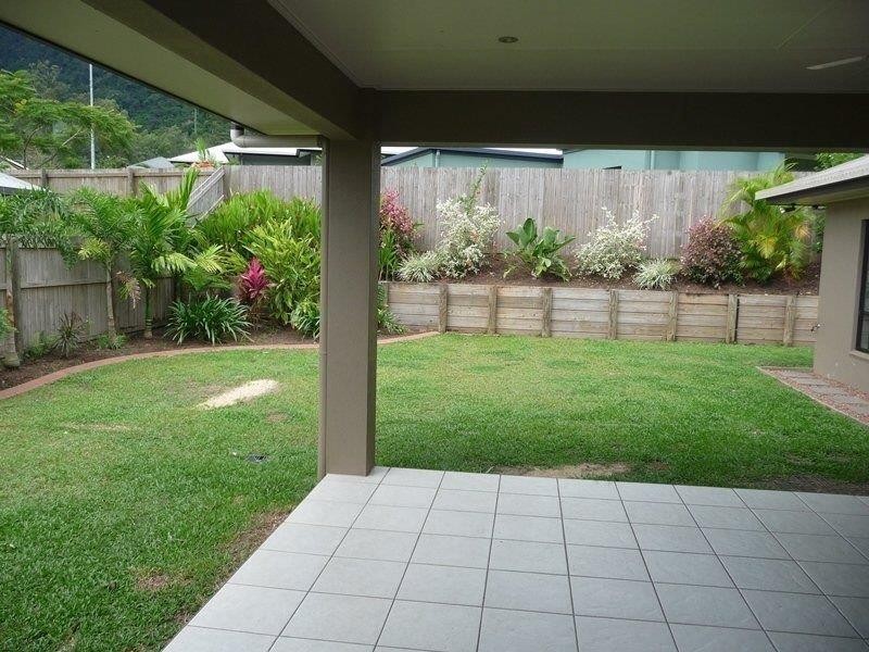 9 Huntley Crescent, Redlynch QLD 4870