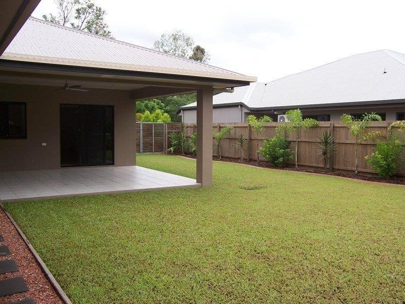 9 Huntley Crescent, Redlynch QLD 4870