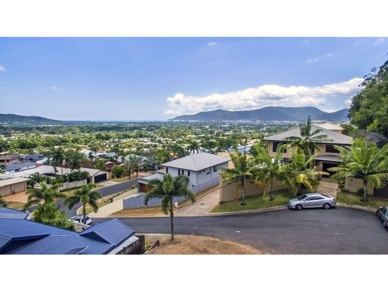 7 Caleb Court, Mooroobool QLD 4870