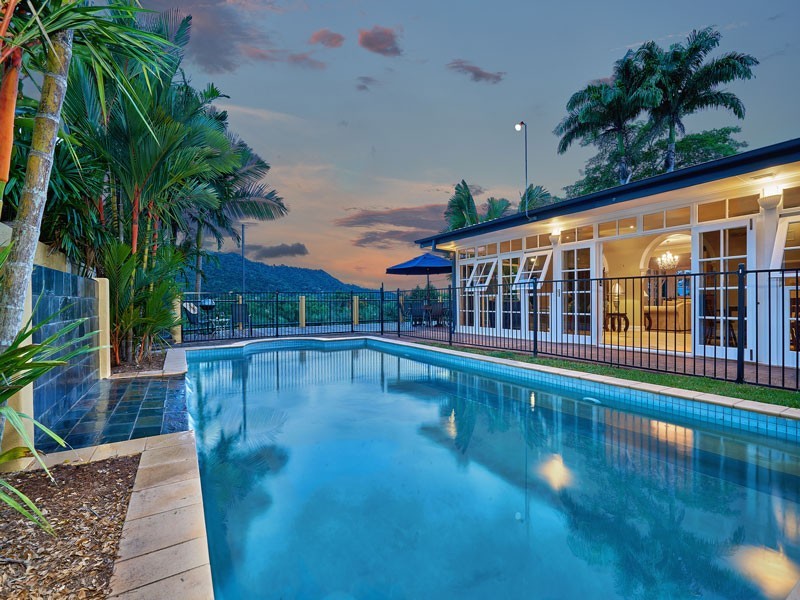 138 Hillview Crescent, Whitfield QLD 4870