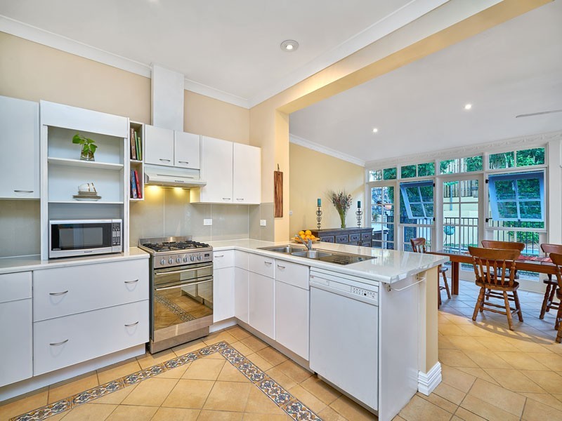 138 Hillview Crescent, Whitfield QLD 4870