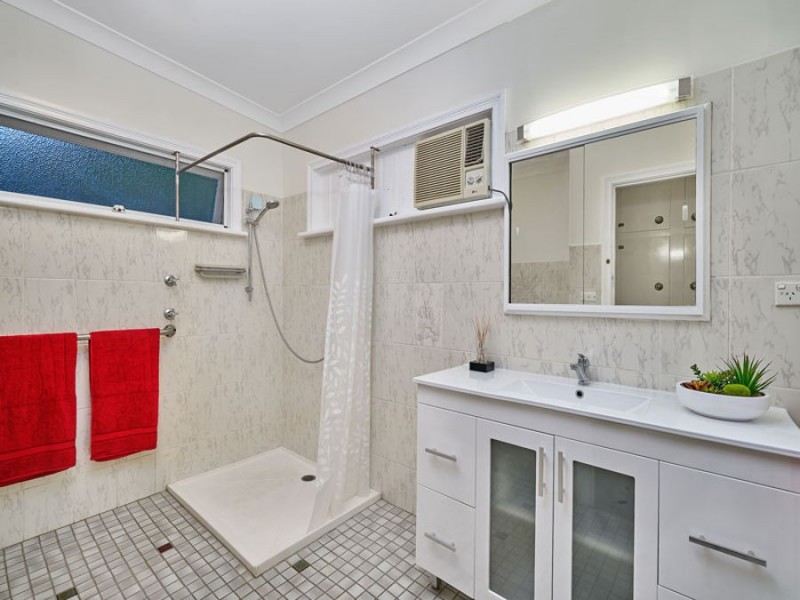 138 Hillview Crescent, Whitfield QLD 4870