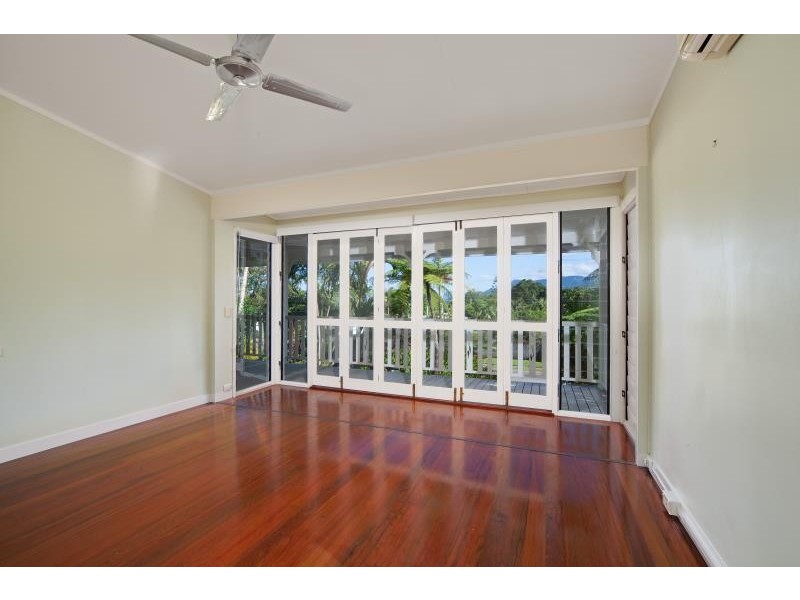 60 Hutchinson Street, Whitfield QLD 4870
