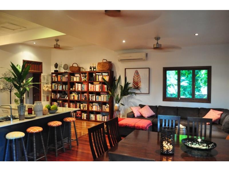 25 Hudson Street, Whitfield QLD 4870
