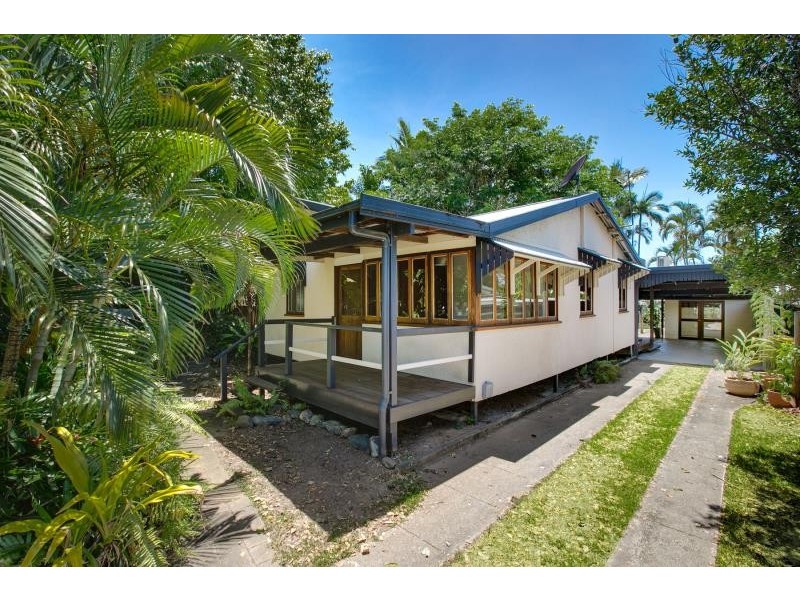 25 Hudson Street, Whitfield QLD 4870