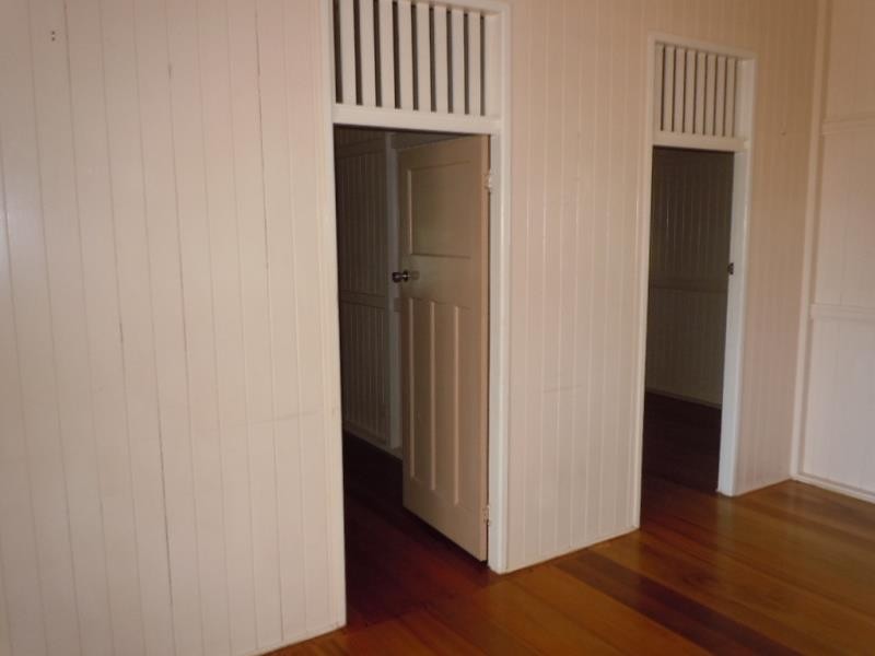 19 Law Street, Cairns North QLD 4870