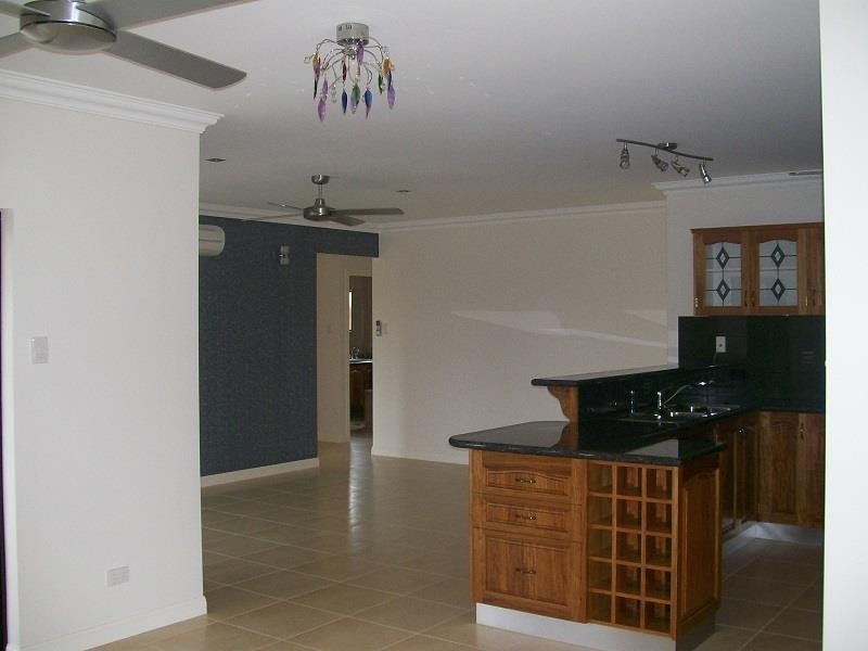 43 Elphinstone Street, Kanimbla QLD 4870